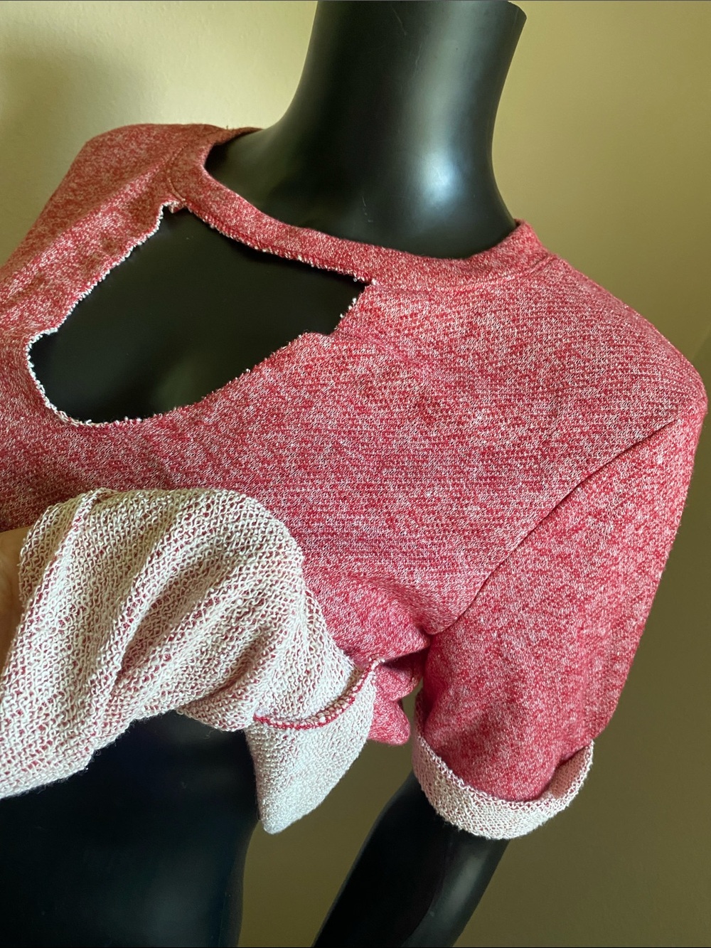Women's Red Short-Sleeve Cutout Crop Top - Picture 9 of 10